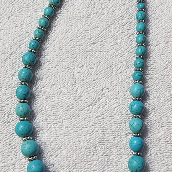 Turquoise Beaded Necklace New - Picture 4 of 5